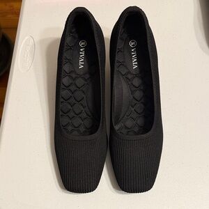 Vivaia Women's Black Knit Square-Toe Flats